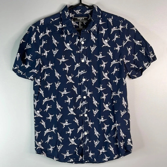 FOREVER 21 Mens Crane Print Shirt Navy Blue Short Sleeve Button Down Hawaiian S - Picture 9 of 9